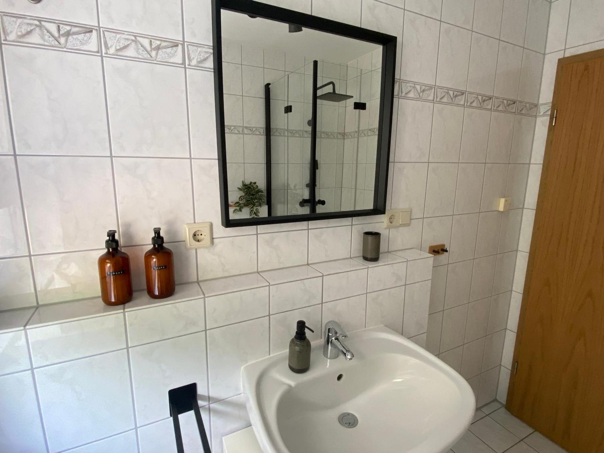 Moderne Wohnung Mit Terrasse & Parkplatz; Naehe Bwzk & Amazon コブレンツ エクステリア 写真