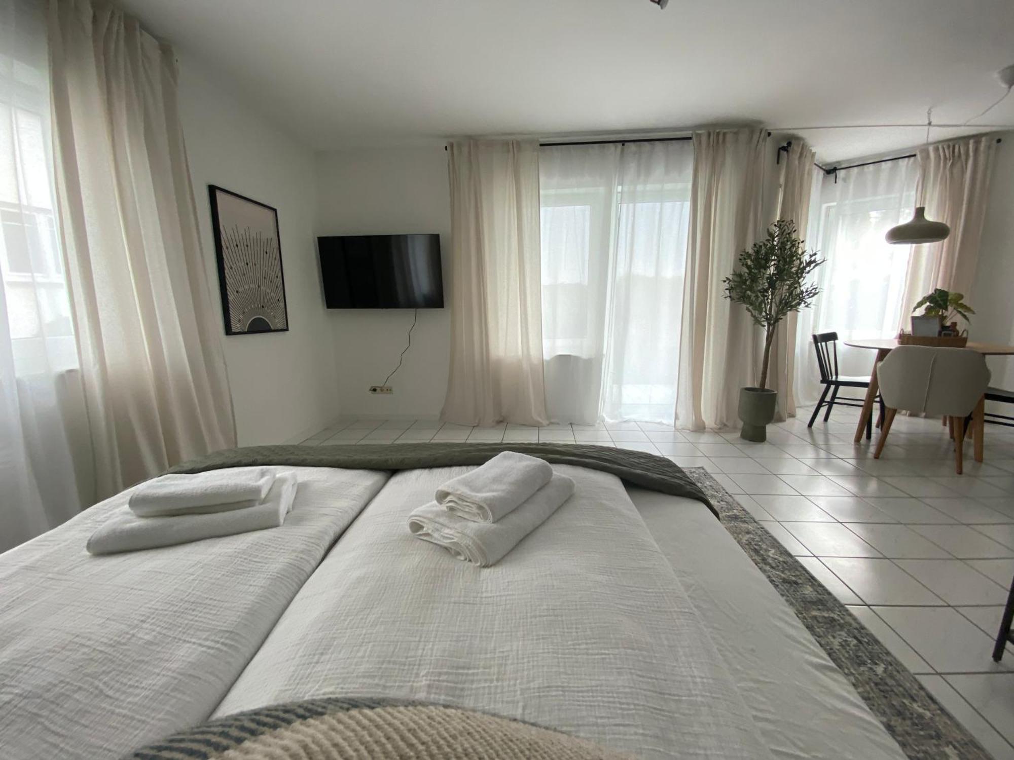 Moderne Wohnung Mit Terrasse & Parkplatz; Naehe Bwzk & Amazon コブレンツ エクステリア 写真